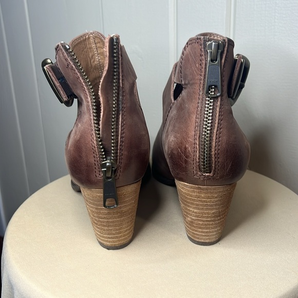 Vionic Women's Upright Rory Brown Back Zip Heeled Ankle Booties Boots - Picture 2 of 9